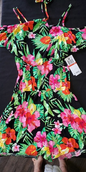 Seventeen Adorable bright jungle romper - Picture 2 of 4